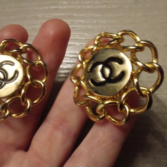 Chanel LARGE Vintage Clip On Earrings - Picture 13 of 15